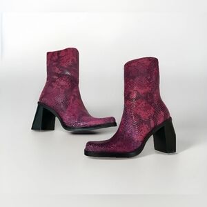 Mainframe Leather Magenta Snakeakin Blockheel Square Toe Womens Size 10!